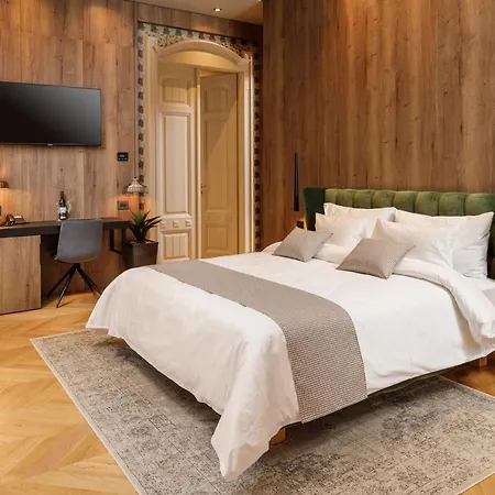 Hotel Schuster Boarding House 3*